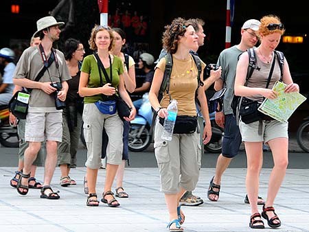 Информационная поддержка для иностранных туристов в Ханое - ảnh 2